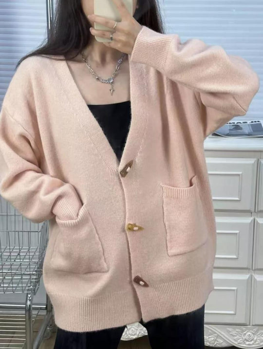 Damen gemütlicher Knitwear Cardigan mit großen Taschen und hochwertigen Knopfdetails R&B