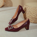 Damen elegante Absatzschuhe mit modischem Schmuckdetail