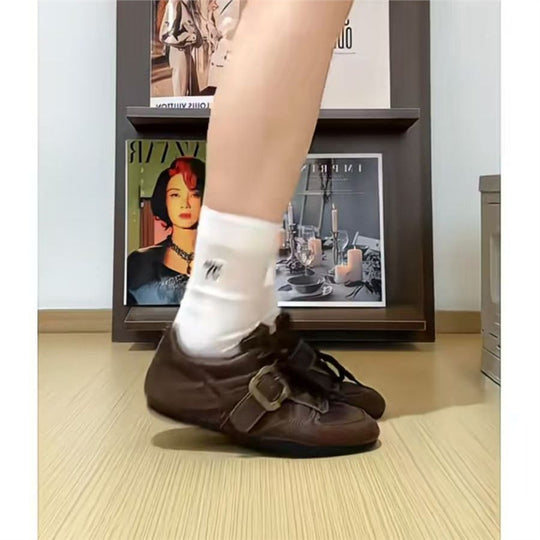 Damen sportliche Sneakers mit innovativem Schnürsystem und modischem Buckle-Riemen R&B