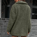Damen kuschelige Teddyjacke mit asymmetrischem Revers und praktischen Taschen
