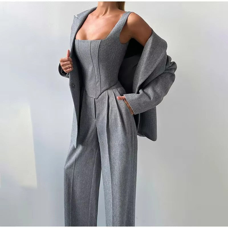 Damen Blazer-Anzug mit figurbetontem Oberteil und weiten Beinen R&B
