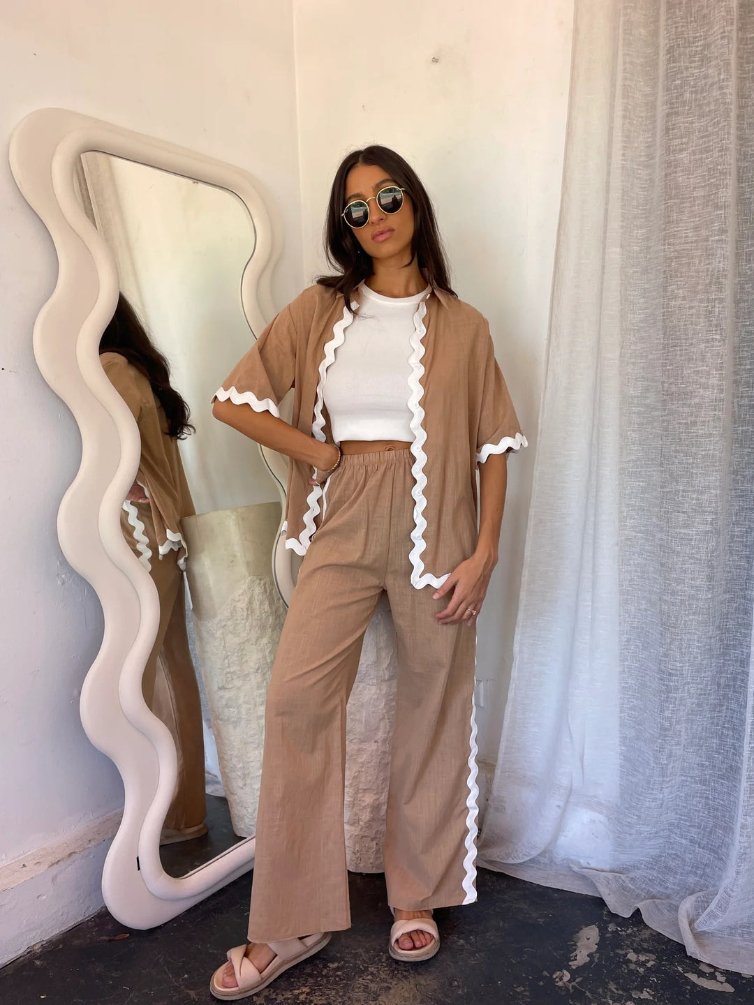 Damen Zweiteiler Set mit frischem Leinenstoff und dekorativem gewelltem Saum R&B