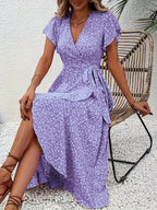 Kleid mit V-Ausschnitt und fließendem Saum