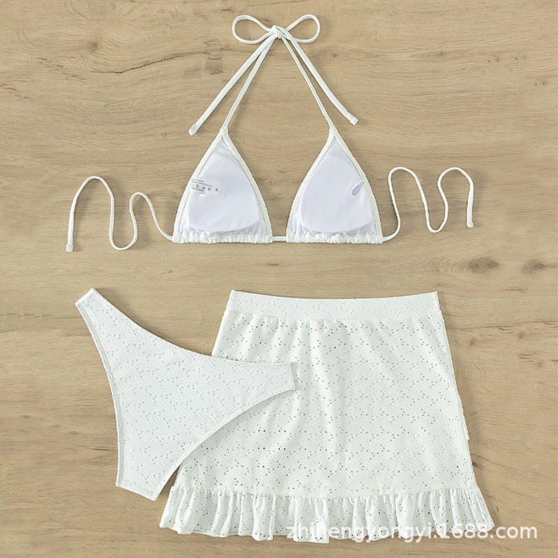 Damen Triangel-Bikini mit verspieltem Lochmuster und passendem Rock R&B