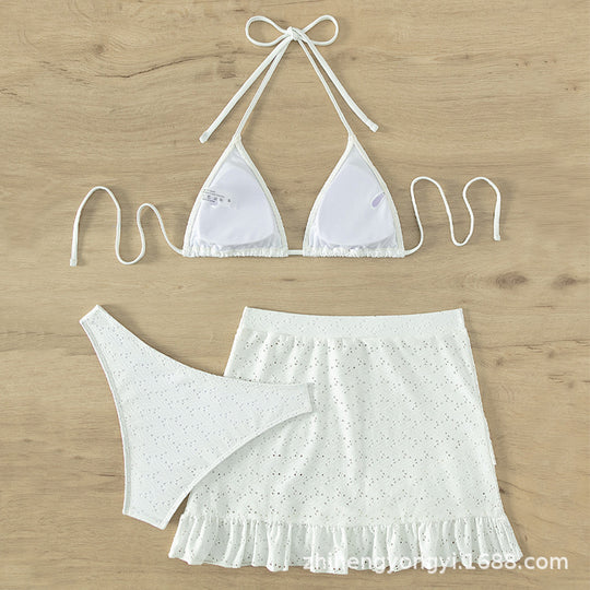 Damen Triangel-Bikini mit verspieltem Lochmuster und passendem Rock R&B