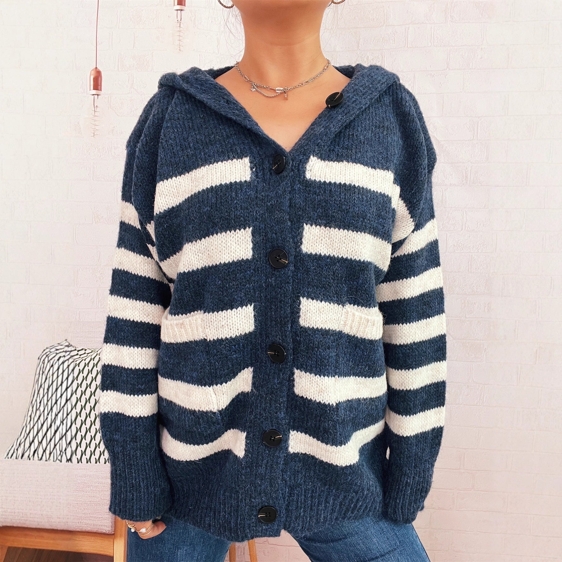 Damen oversized Strickjacke mit kontrastierenden Streifen und Kapuze R&B