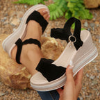 Damen Wedge-Sandaletten mit raffinierten Riemen und trendigem Glitzerschmuck R&B