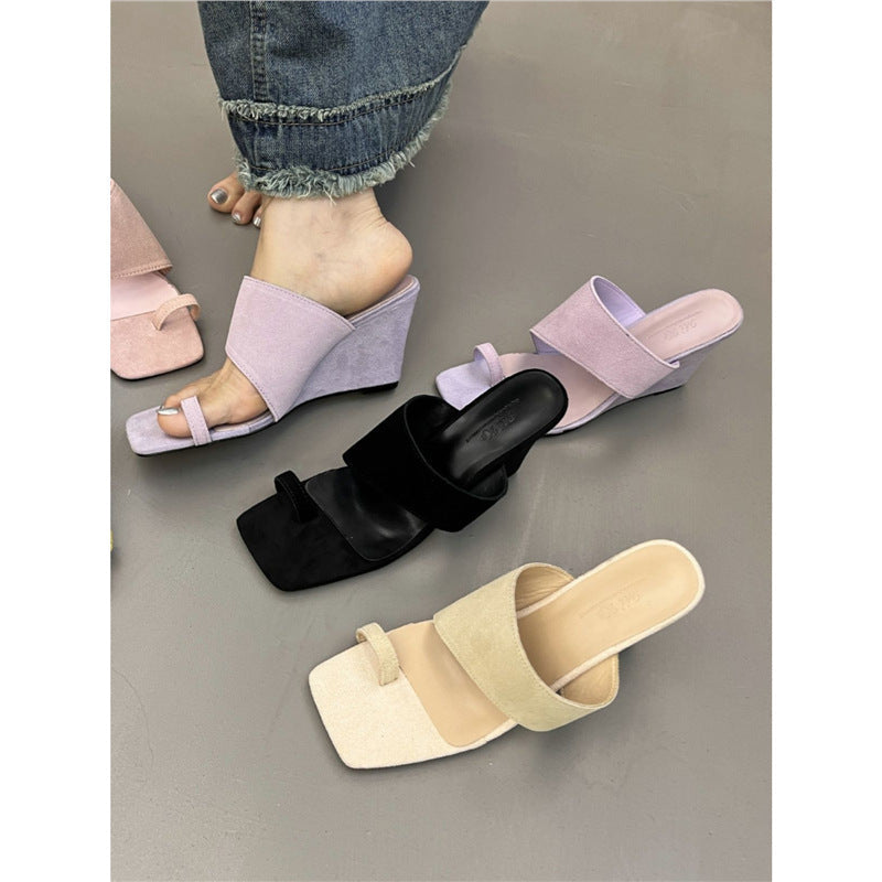 Damen modische Mules mit verstellbaren Riemen und weichem Veloursleder R&B