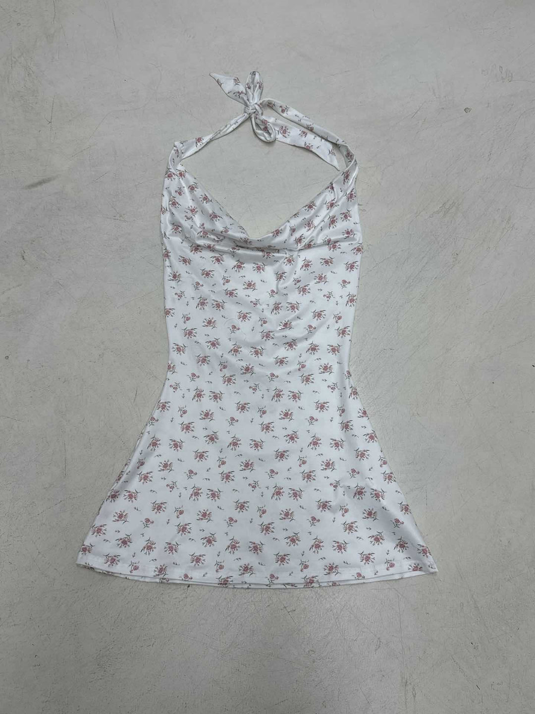 Damen luftiges Sommerkleid mit verspieltem Blumenmuster und tiefem V-Ausschnitt R&B