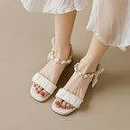 Damen Sandalen mit modischem Rüschendesign und elegantem Kettenakzent