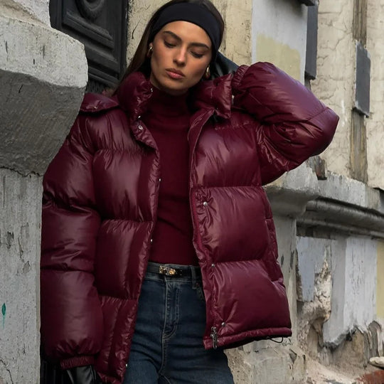 Damen Kuschelige Daunenjacke mit Kapuze und elegantem Schnitt R&B