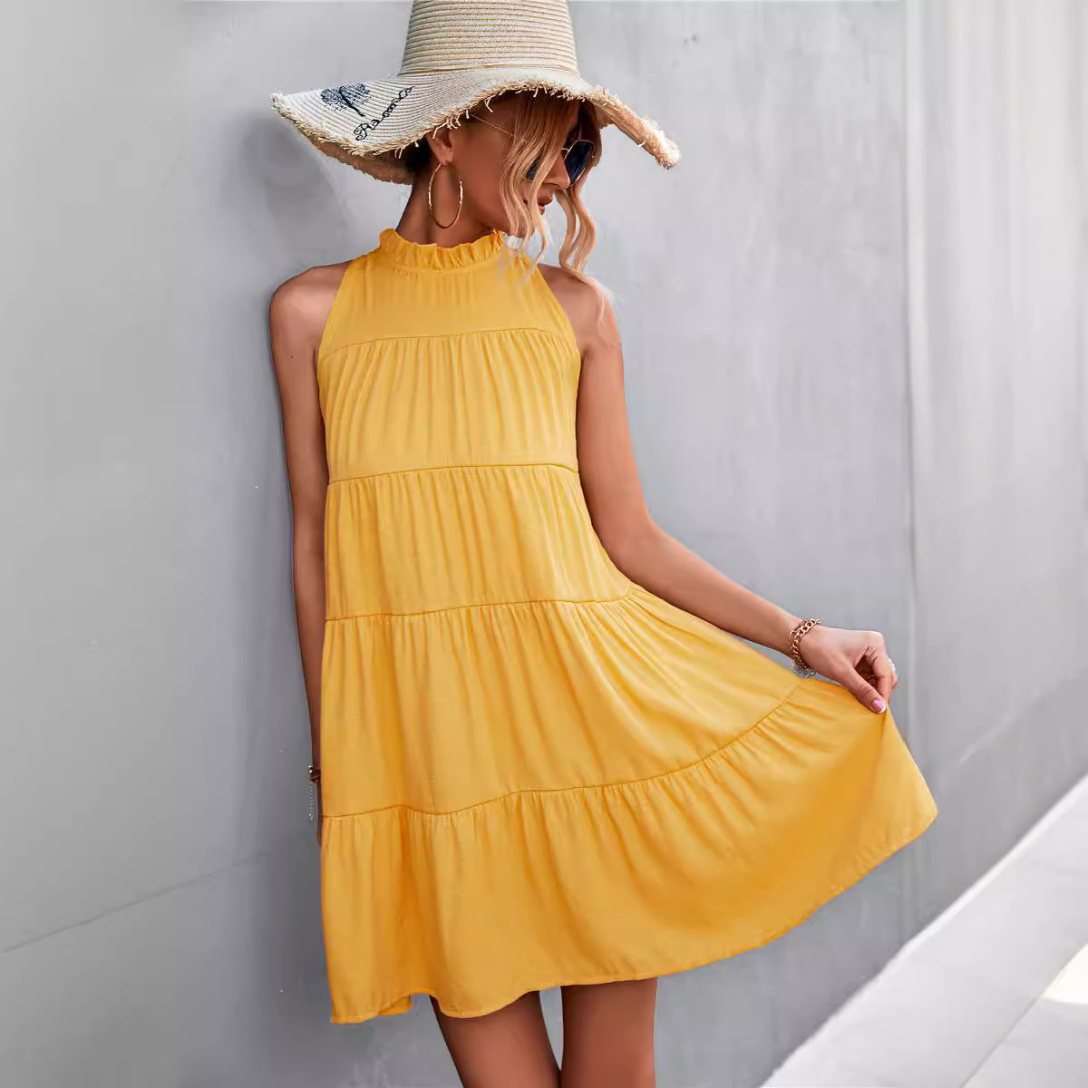 Damen Sommerliches Halterkleid mit Rüschen und schwingendem Rock R&B
