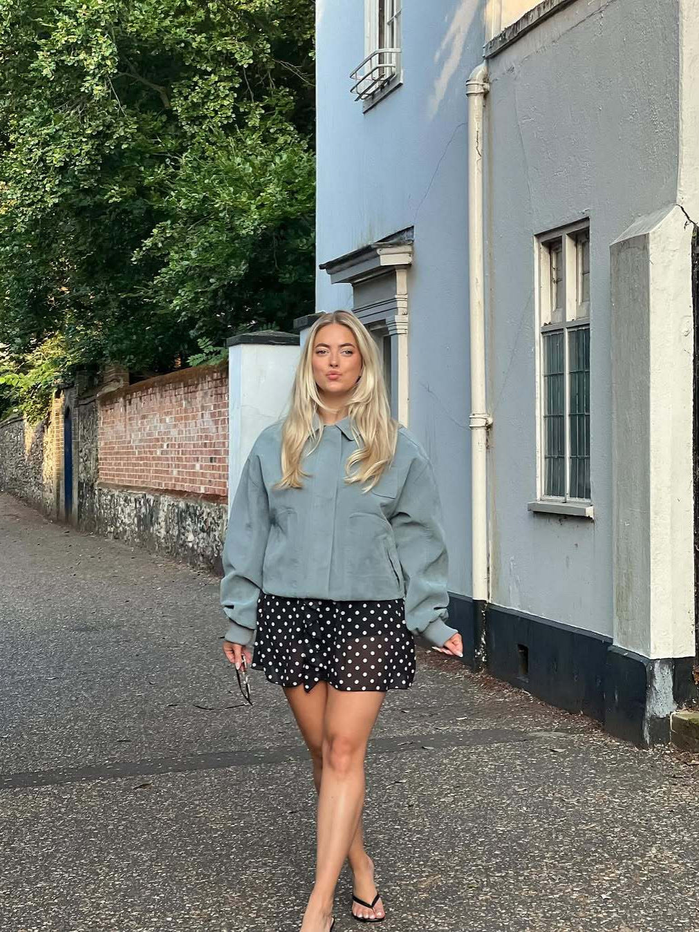 Damen Kurze Bomberjacke aus weichem Material mit einem lässigen Schnitt R&B