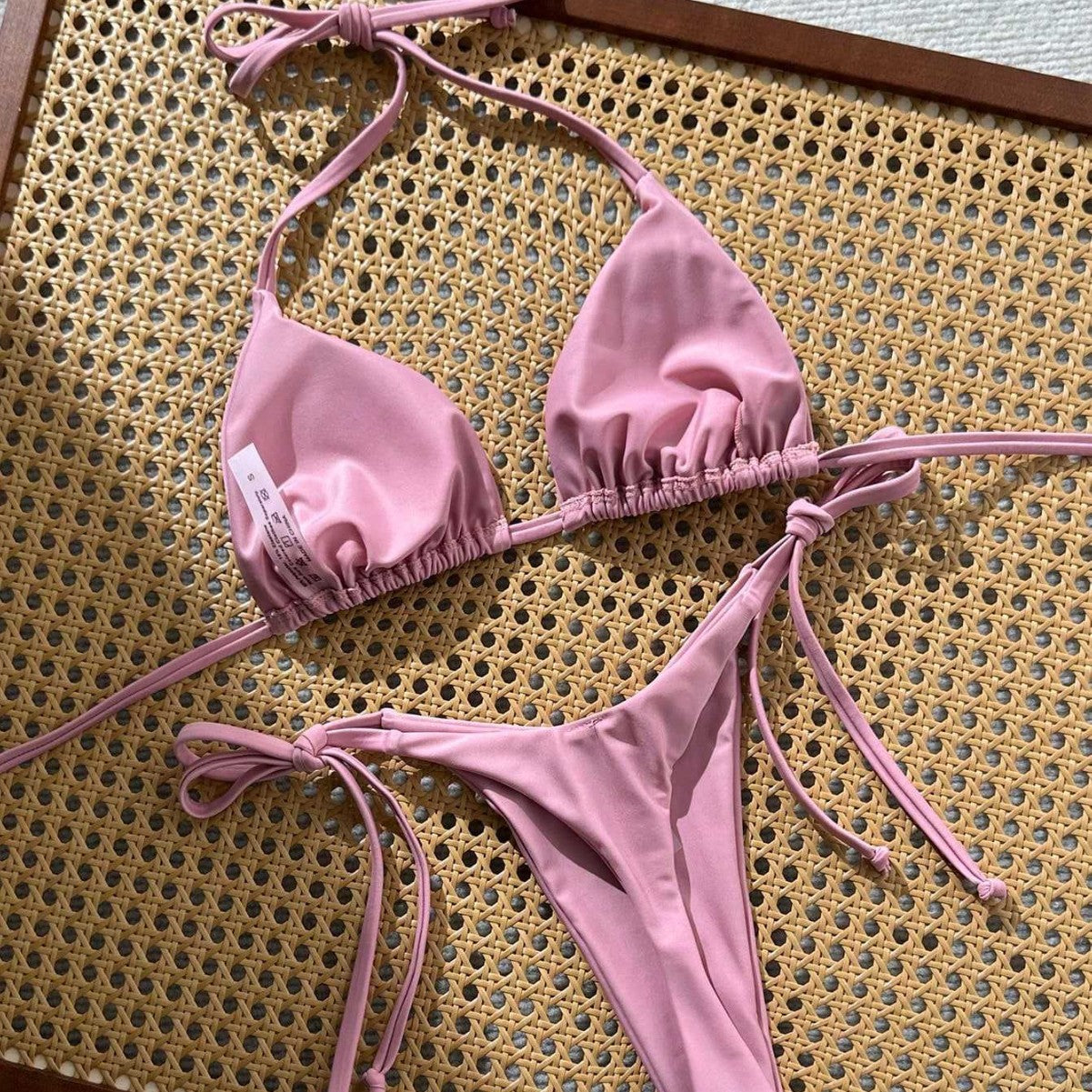 Damen Triangel-Bikini mit raffinierten Lochmuster-Details R&B