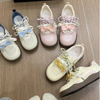 Damen Sneakers mit verspielt floralem Design und innovativer Schnürung R&B