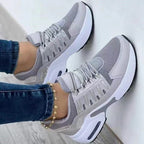 Damen Sportliche Sneakers mit reflektierenden Akzenten R&B