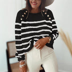 Damen modischer Strickpullover mit nostalgischem Streifenmuster und herzigen Knopfdetails