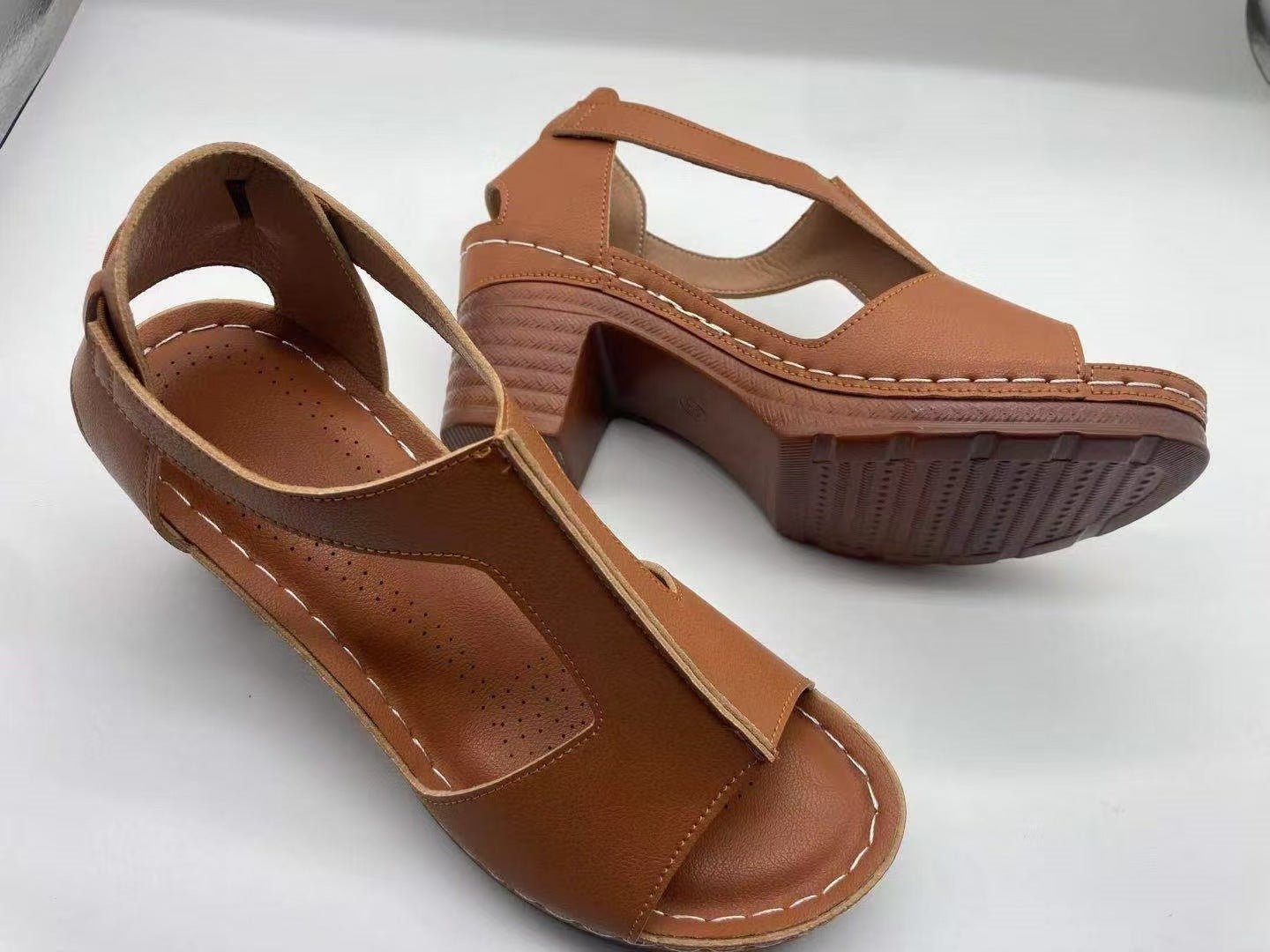 Damen Komfortable Wedge-Sandaletten mit verstellbarem Riemendesign und ergonomischem Fußbett R&B