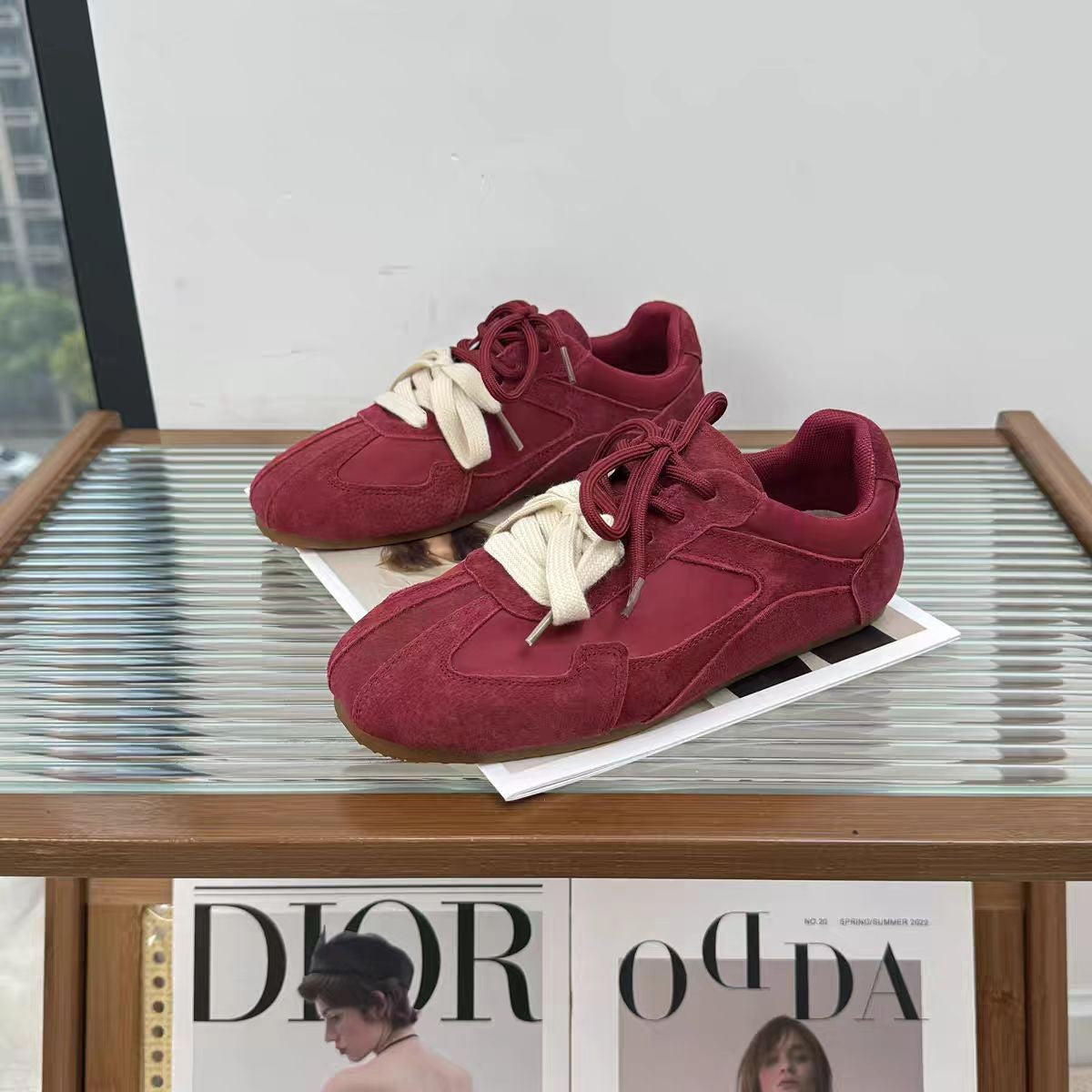 Damen Sportliche Sneakers mit weichem Wildleder-Obermaterial und modischem Schnürsystem R&B
