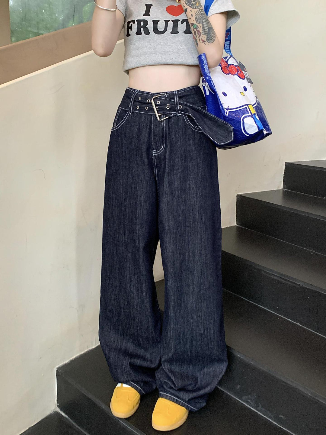 Damen Weite Jeans mit modischem Gürtel und einzigartigem Schnitt R&B