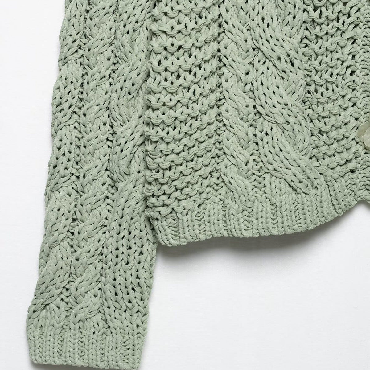 Damen Strickjacke mit Zopfmuster und Knopfdetails R&B