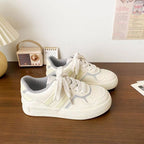 Damen Sportliche Sneaker mit Glanzdetails und stabiler Sohle