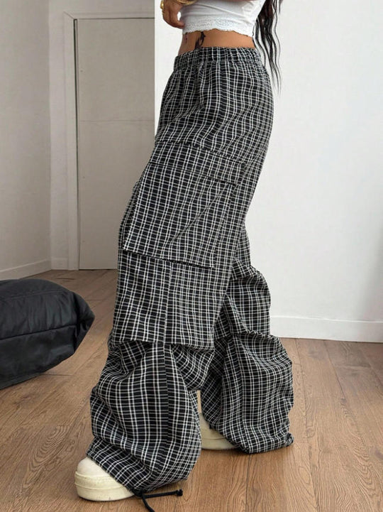 Damen Karierte Cargo-Hose mit niedrigem Schritt und praktischen Taschen R&B