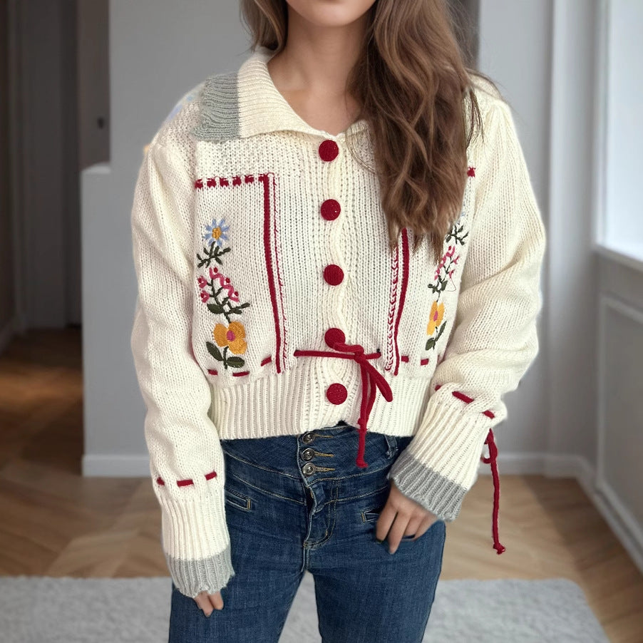 Damen Strickjacke mit floralen Stickereien und dekorativen Knöpfen R&B