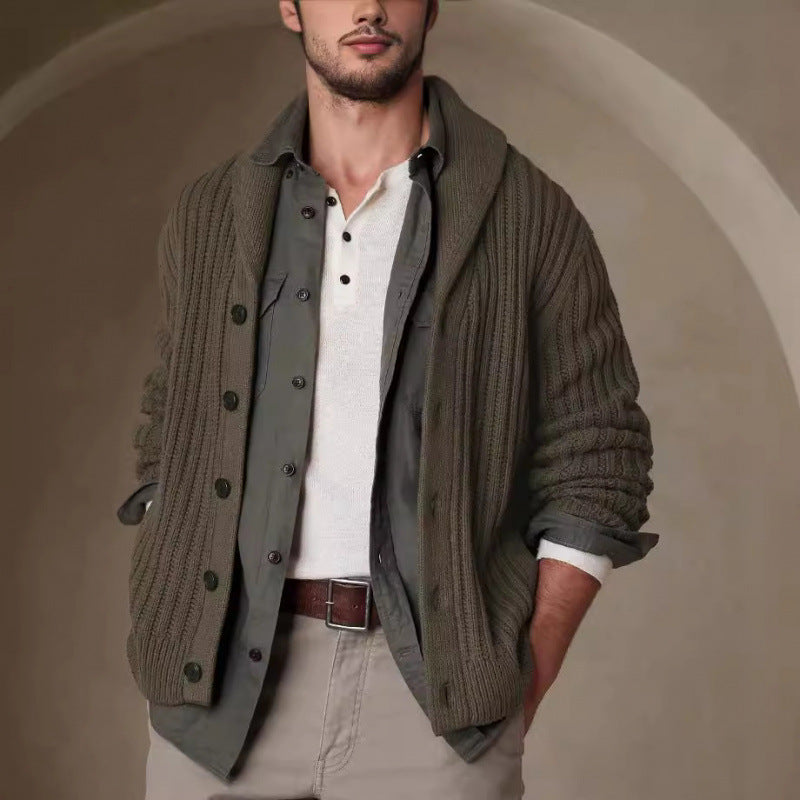Herren Strickjacke mit modernen Zopfmuster und klassischem Umlegekragen R&B