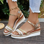 Damen Wedge-Sandaletten mit geflochtenem Riemendesign und modischem Metallakzent R&B