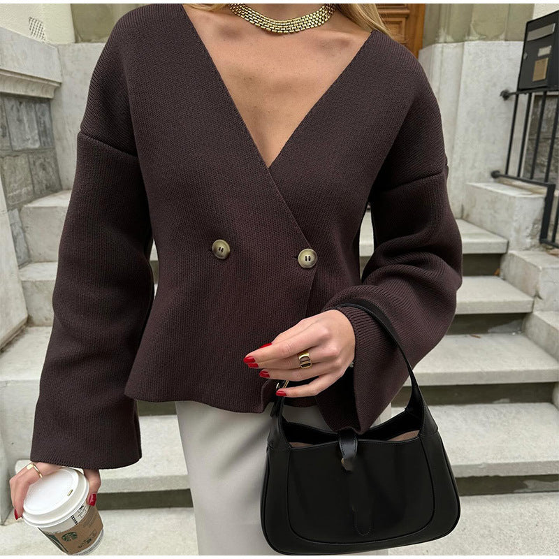 Damen modische Strickjacke mit tiefem V-Ausschnitt und eleganten Knopfdetails R&B