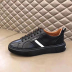 Herren Sneaker mit modischen Akzenten von R&B