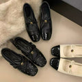 Damen Ballerina Schuhe mit elegantem Riemen und hochwertiger Lackspitze R&B