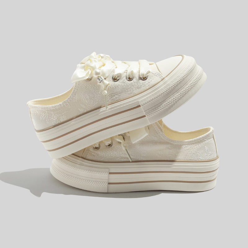 Damen Plattform Sneakers mit eleganter Satinschnürung und modischem Design