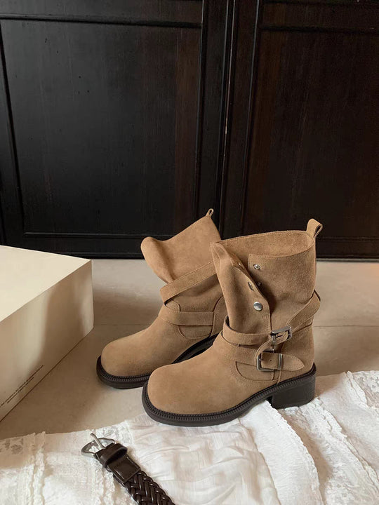 Damen Leder Stiefeletten mit dekorativem Riemen und robustem Blockabsatz R&B