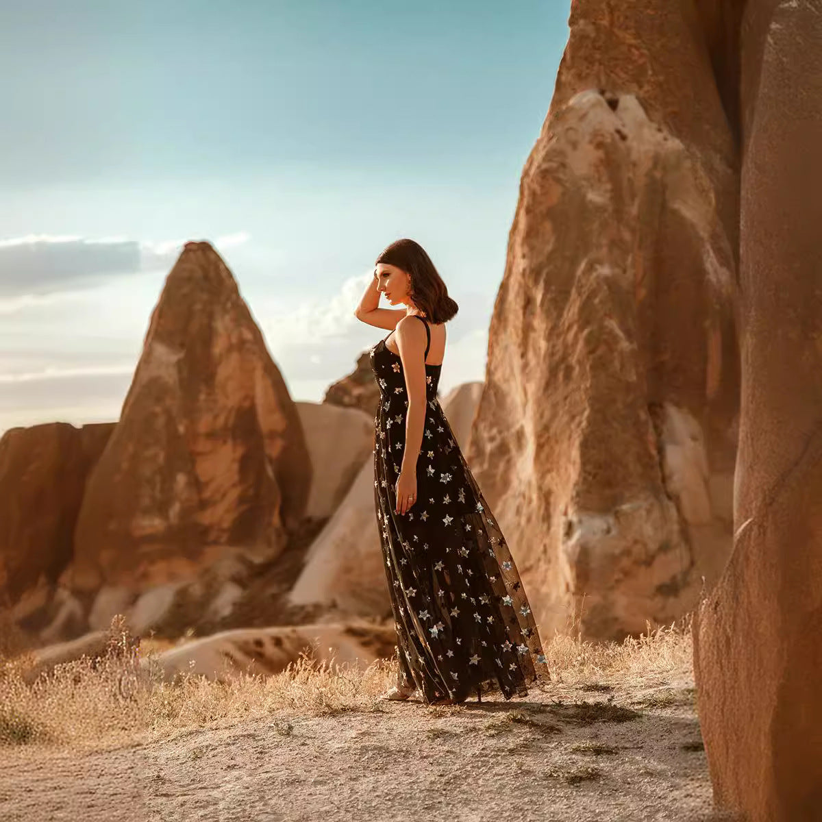 Damen Elegantes Abendkleid aus transparentem Stoff mit Sternenapplikationen R&B