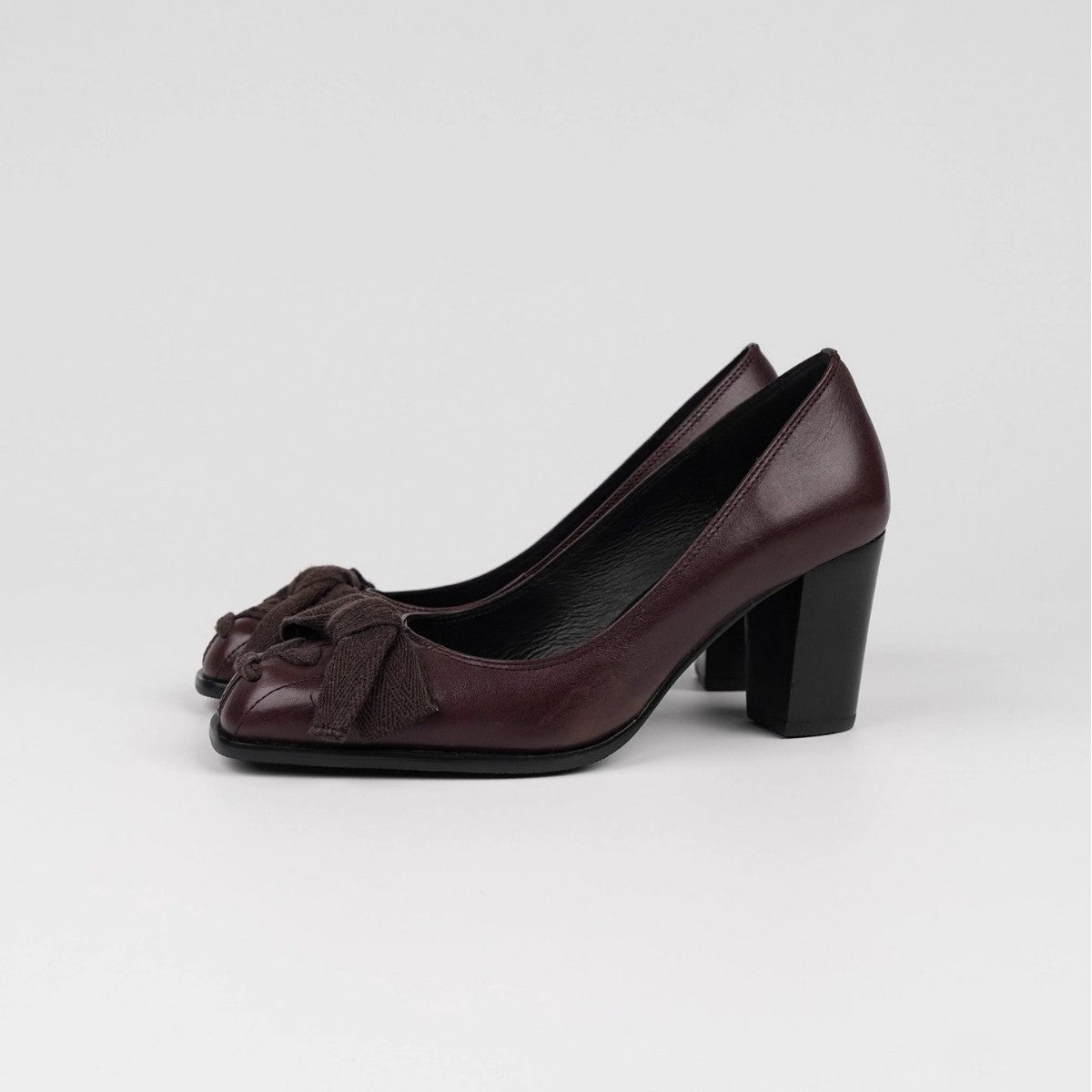 Damen elegante Pumps mit modischer Schleifenapplikation