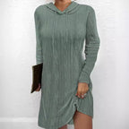 Damen Strickkleid mit Kapuze und seitlichen Schlitzen