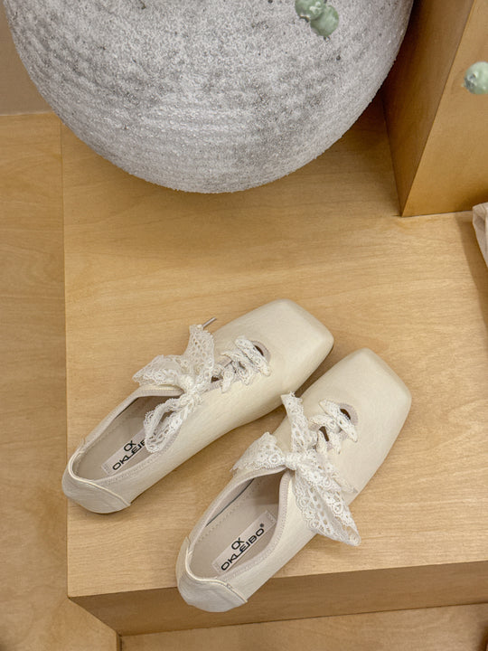 Damen modische Ballerinas mit nostalgischem Spitzendesign und eleganter Schnürung R&B