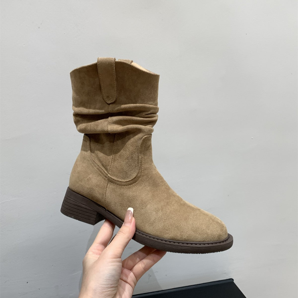 Damen modische Stiefel mit gerafftem Schaft und bequemem Blockabsatz R&B