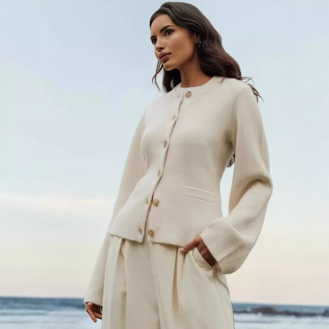 Damen elegante Strickjacke mit Knopfdetails und praktischen Taschen R&B