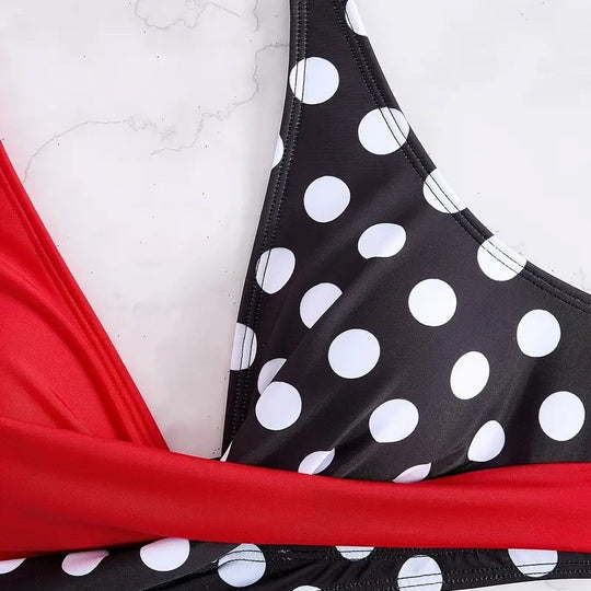 Damen Bikinimodell im modernen Wickelstil R&B