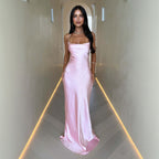 Damen Elegantes Satinabendkleid mit spaghettiträgern und fließendem Schnitt R&B