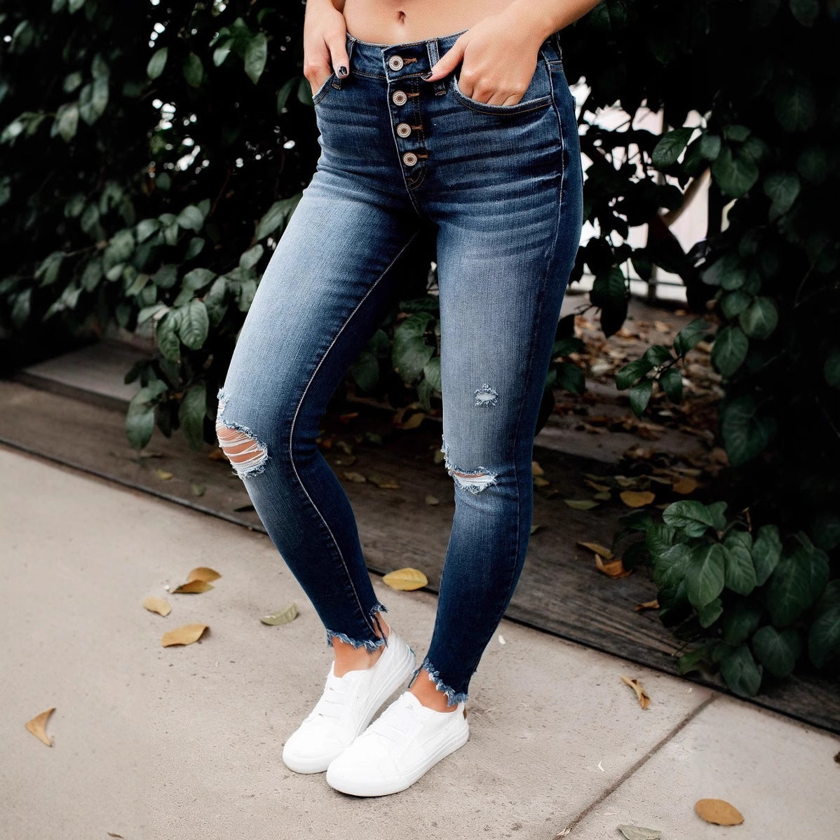 Damen Skinny Jeans mit Button-Fly und modischen Destroyed-Details R&B