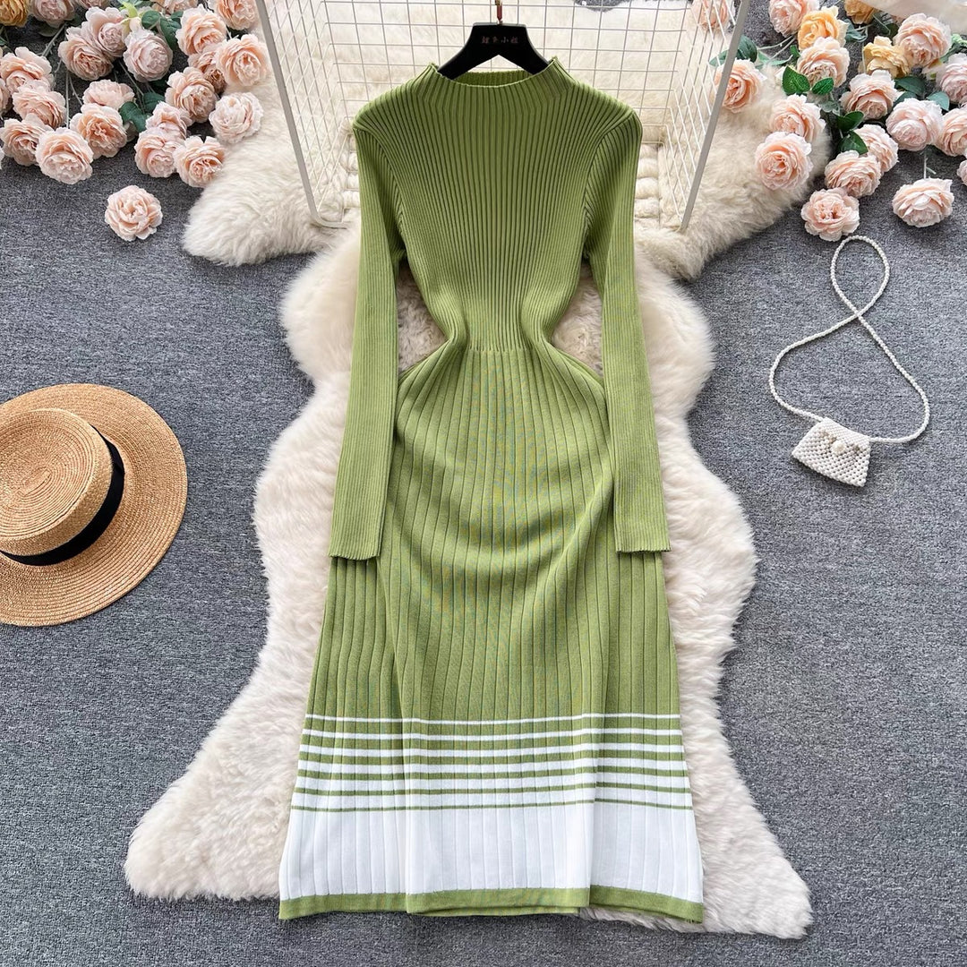 Damen Strickkleid mit hohem Kragen und raffiniertem Streifenmuster R&B