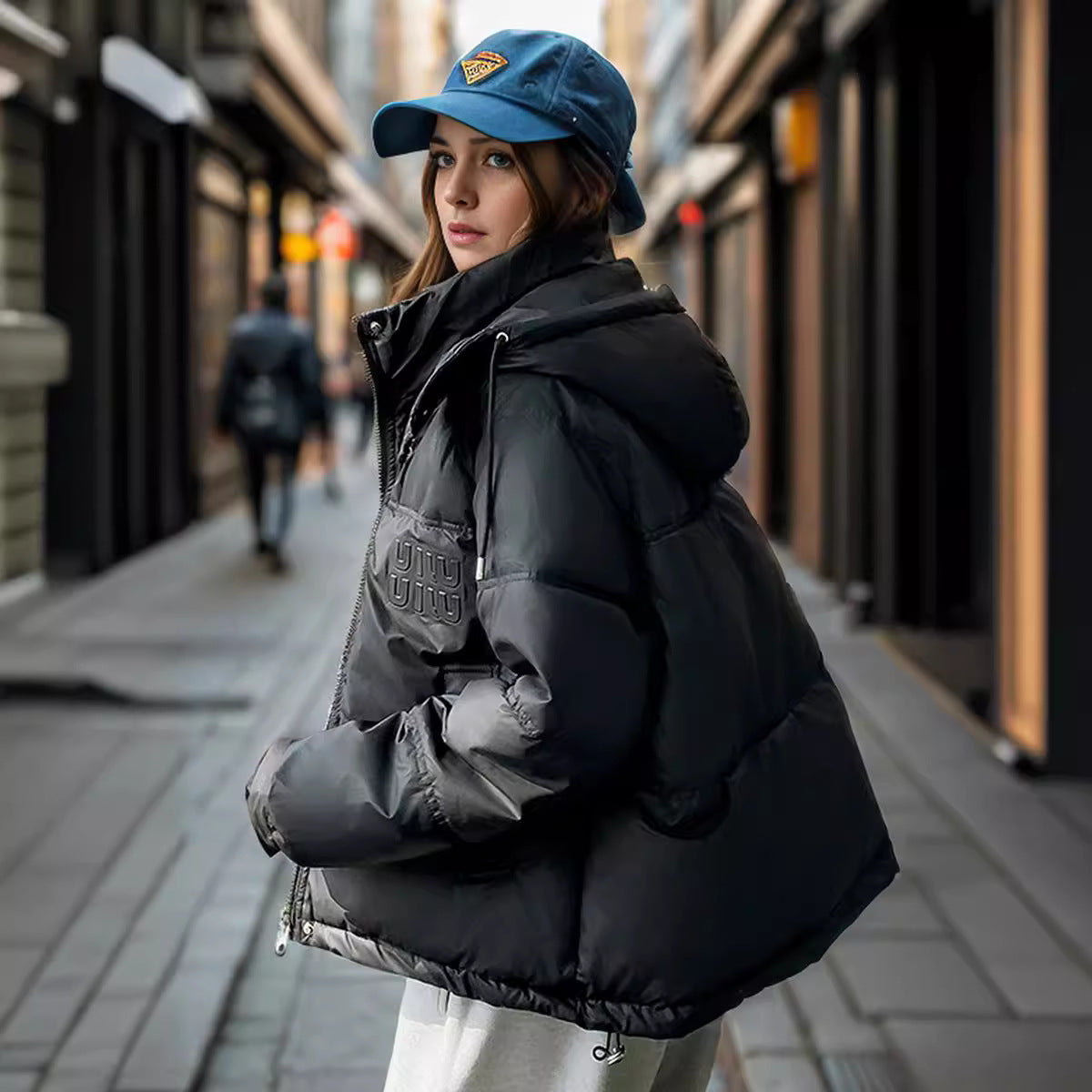 Damen gesteppte Winterjacke mit Kapuze und praktischen Taschen