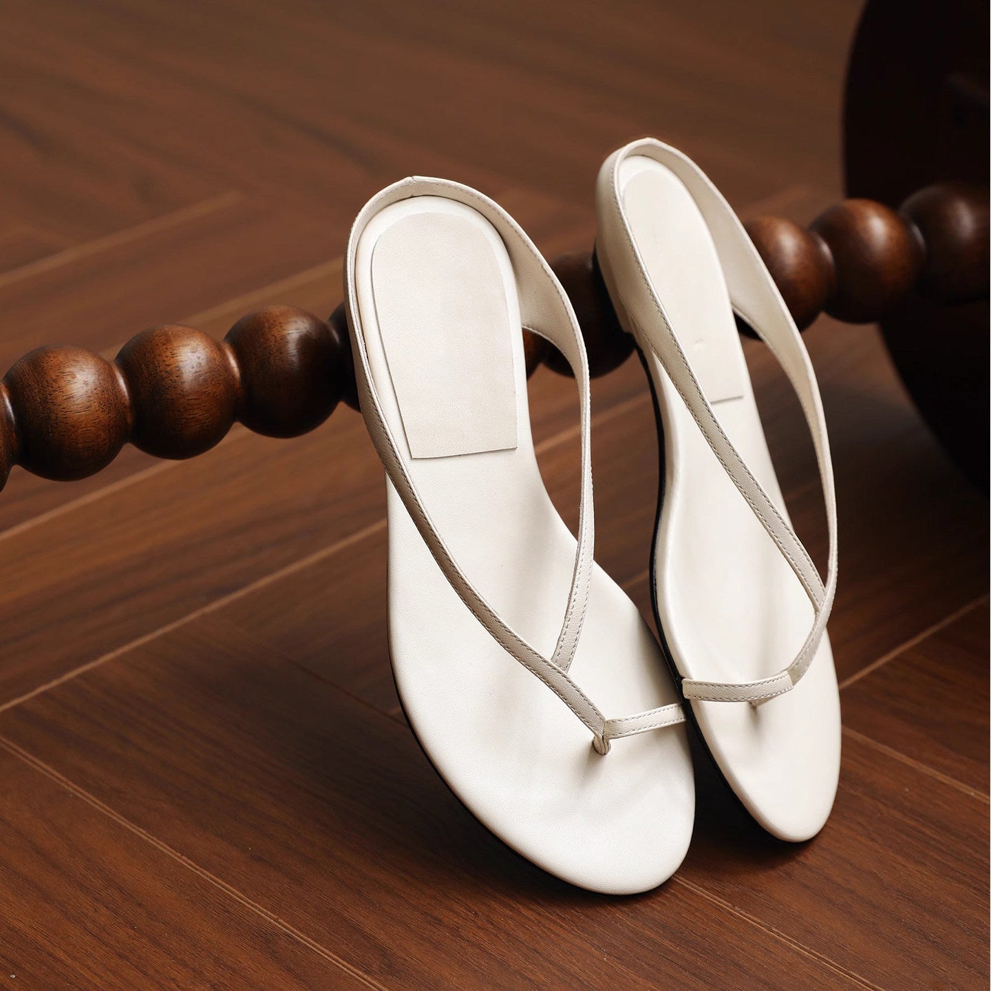 Damen Zehentrenner-Sandalen mit elegantem Riemendesign und leichtem Fußbett R&B