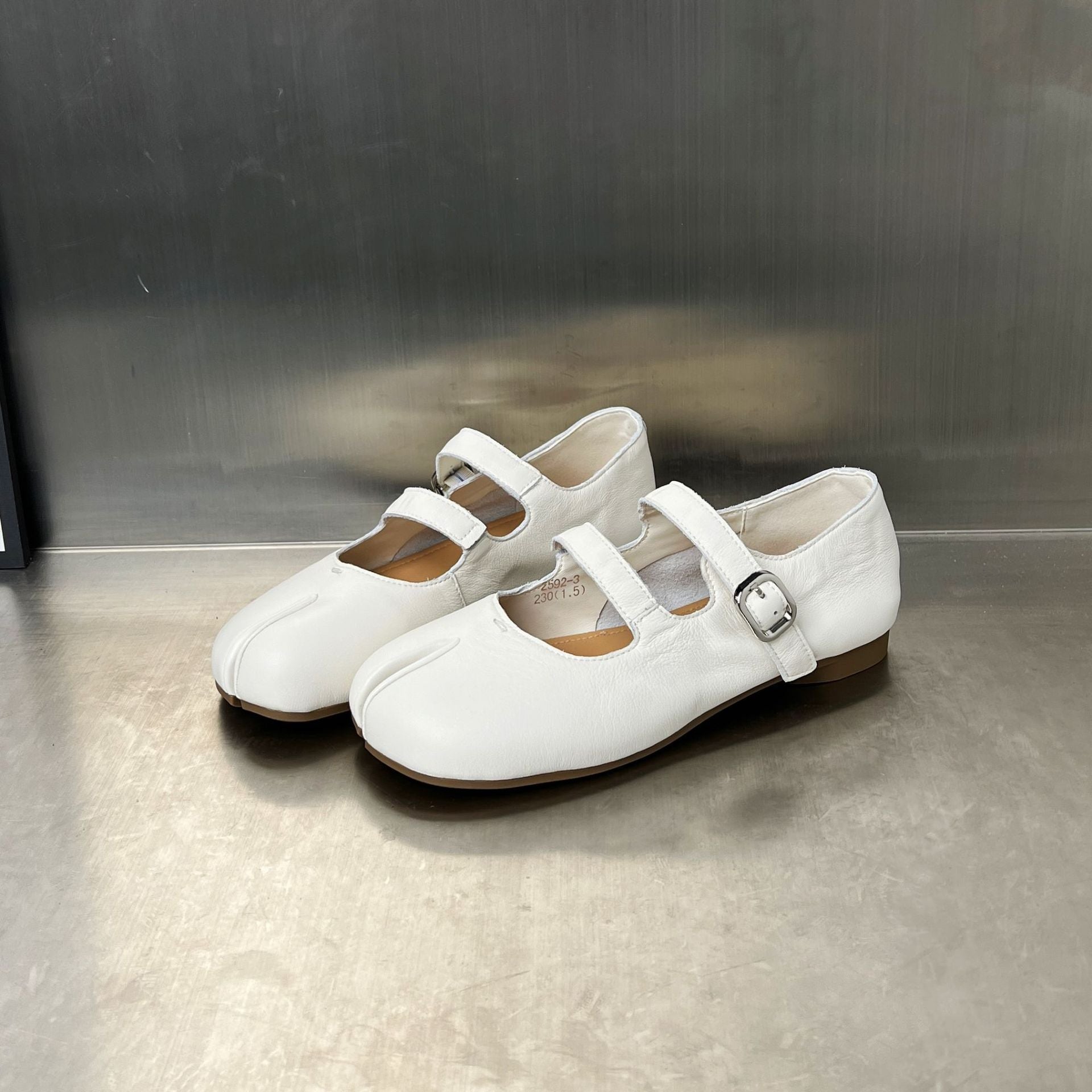Damen Ballerinas mit modischem Riemen und anatomischem Fußbett R&B