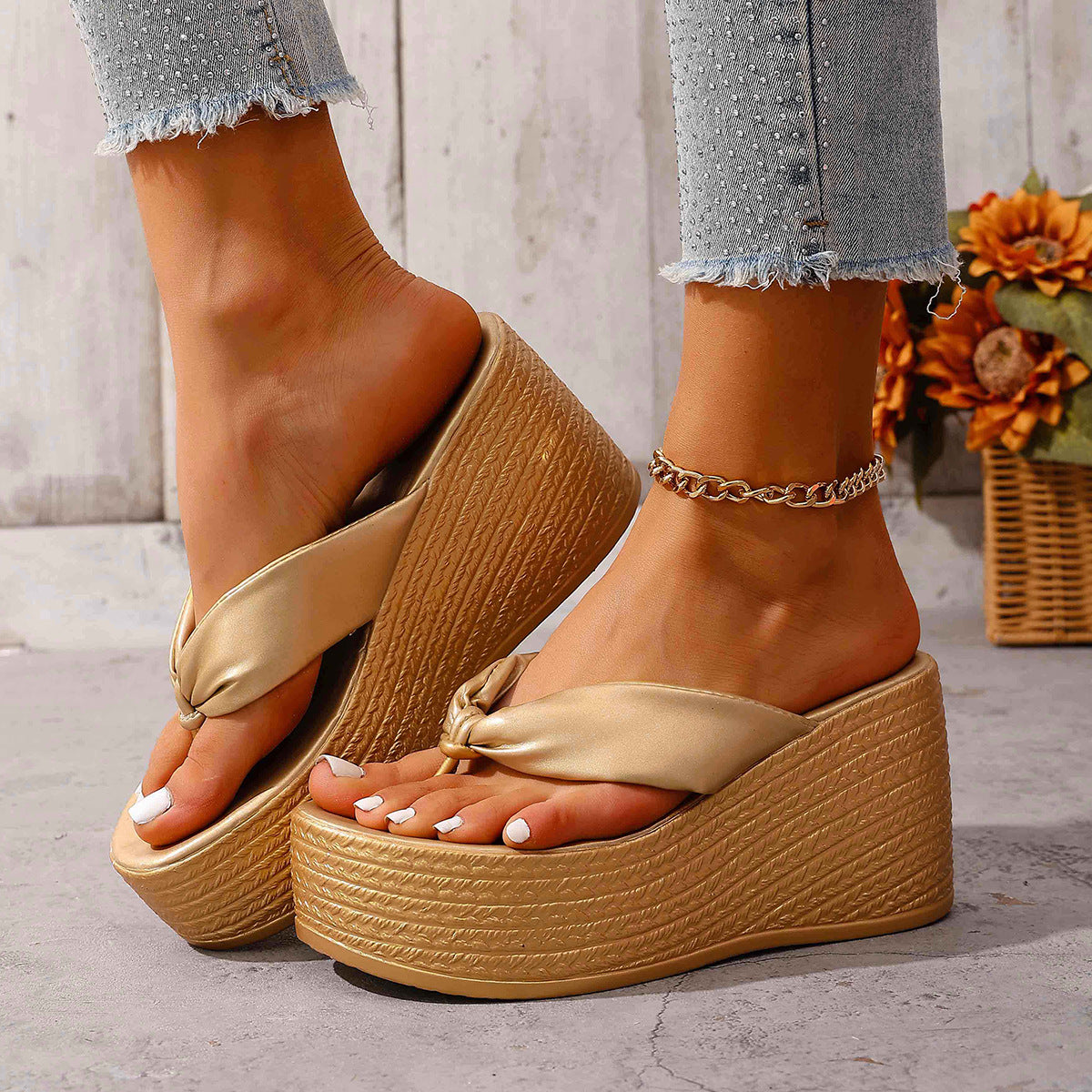 Damen elegante Keil-Sandalen mit glänzenden Details R&B