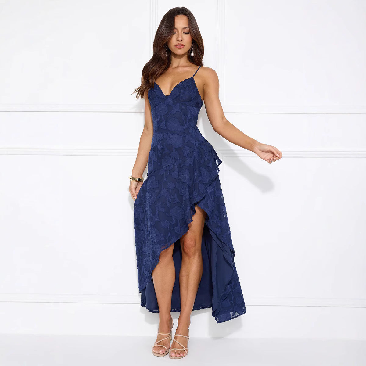 Damen Elegantes asymmetrisches Abendkleid mit feinen Spaghetti-Trägern und Rüschen